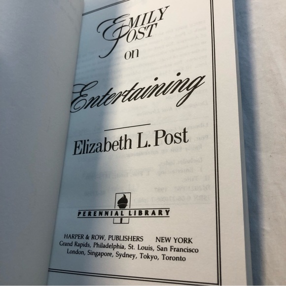 EMILY POST on Entertaining by Elizabeth L. Post 1992 Paperback - Picture 4 of 9